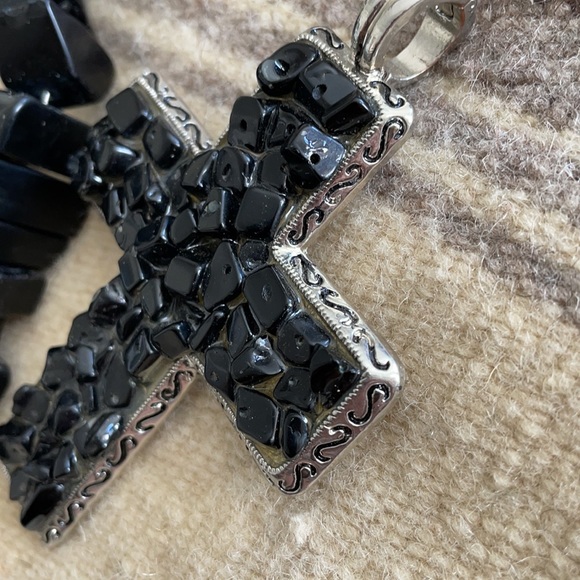 🎄Black Chunk Necklace w/ Black Stone Cross Pendant - Picture 11 of 11
